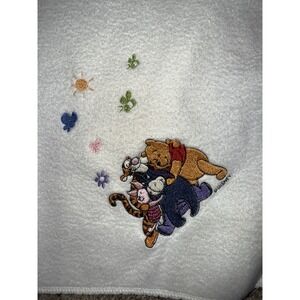Winnie the‎ Pooh And Friends Fleece Blanket White butterflies bees